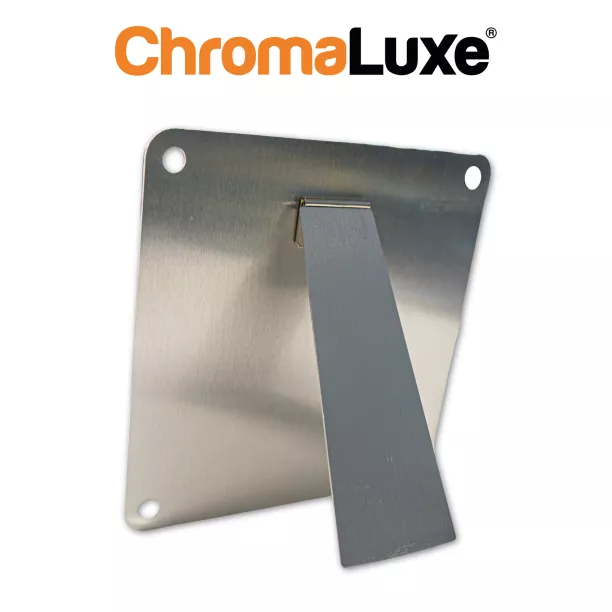 Plaque en aluminium percée avec bord arrondi et chevalet (60669)